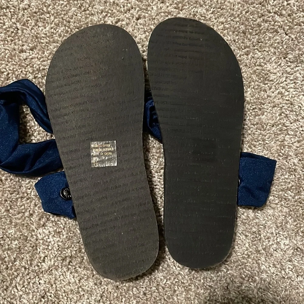 Yellow Box navy and black sandals size 7.5 - Picture 2 of 2